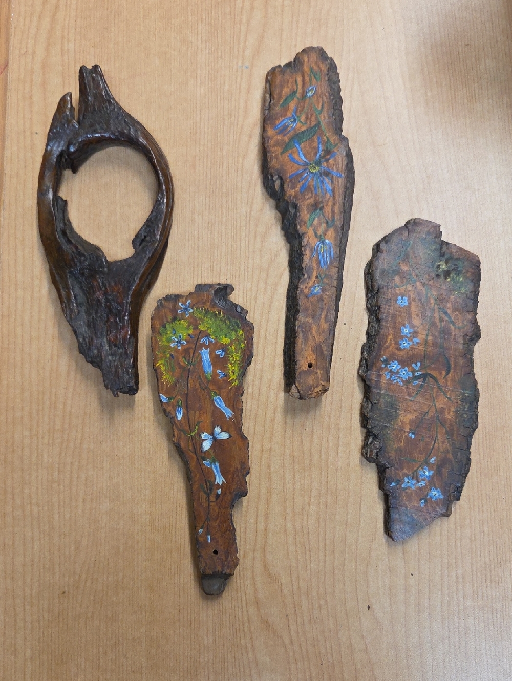 Assorted Wood Decor Pieces‎